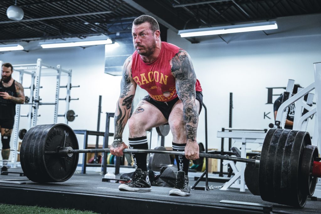 man deadlifting a barbell